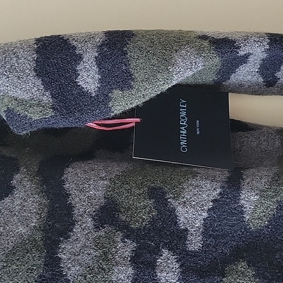 CYNTHIA ROWLEY Camo Print Double Knit Turtleneck Sweater sz Medium - Picture 6 of 8